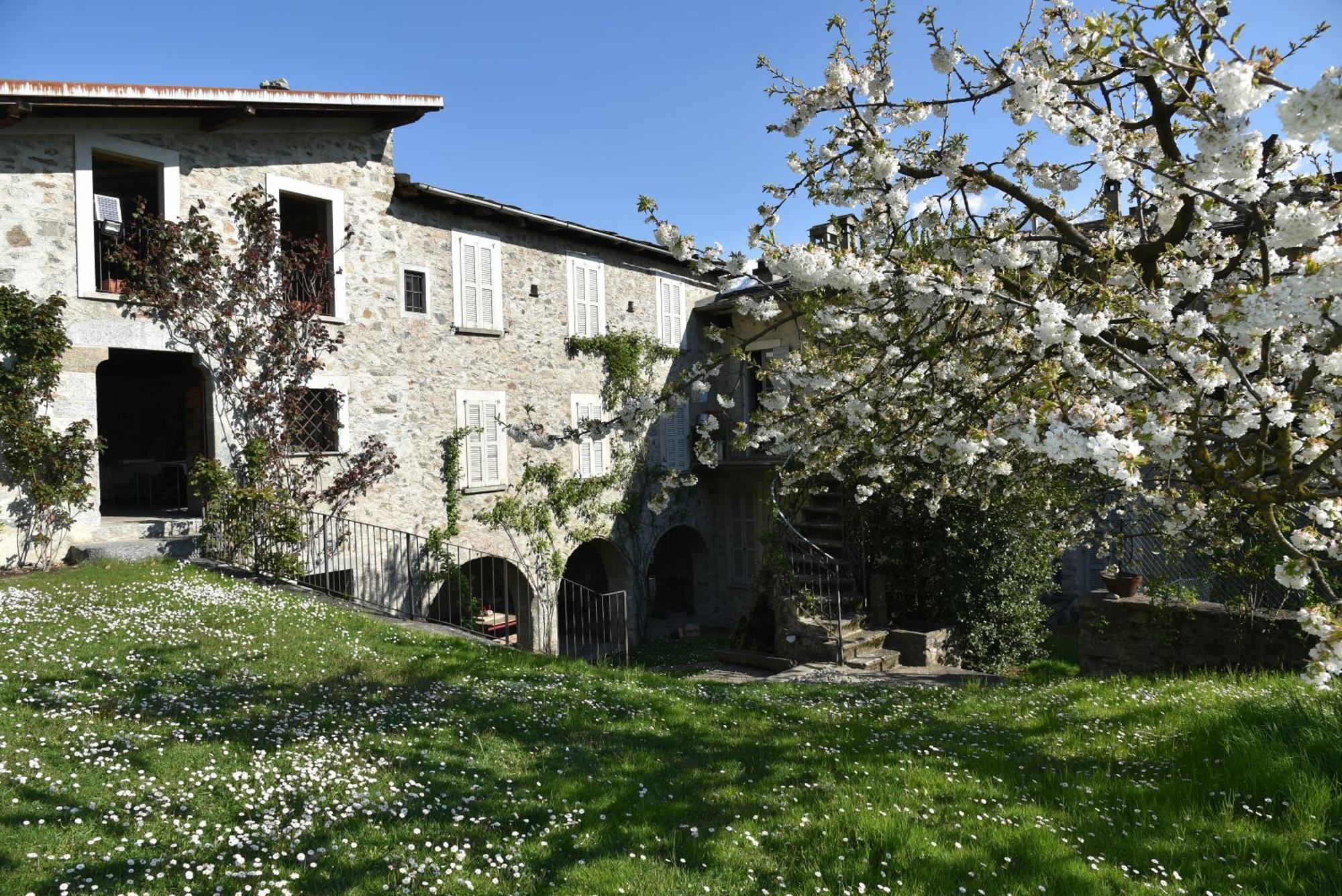 Vila Piano Nobile Al Roseto Del Drago San Bernardo  Exteriér fotografie