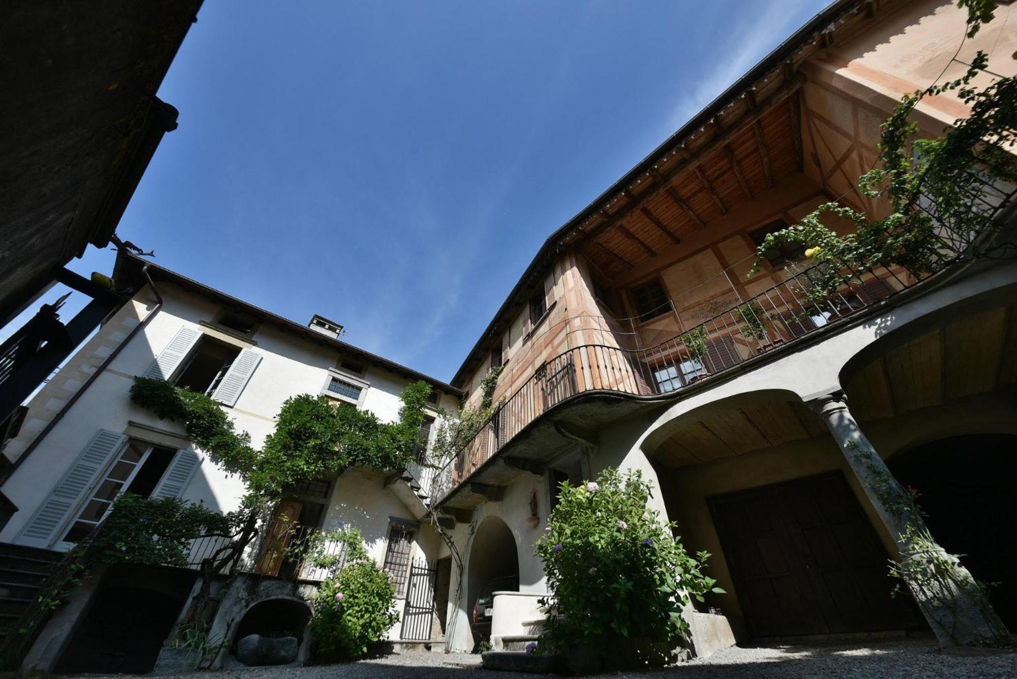 Vila Piano Nobile Al Roseto Del Drago San Bernardo  Exteriér fotografie